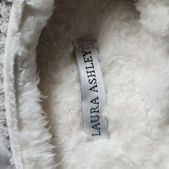 NEW Laura Ashley Memory Foam Slippers - Picture 3 of 8